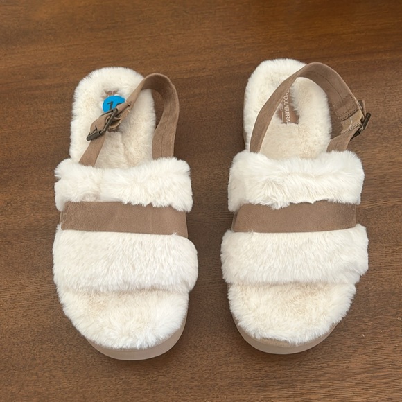NWOB Koolaburra by UGG Fuzz’d Out Slippers - Picture 2 of 6